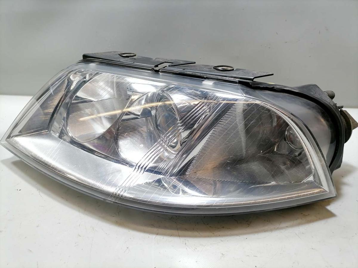 VW Passat 3BG original Scheinwerfer links Halogen BJ01